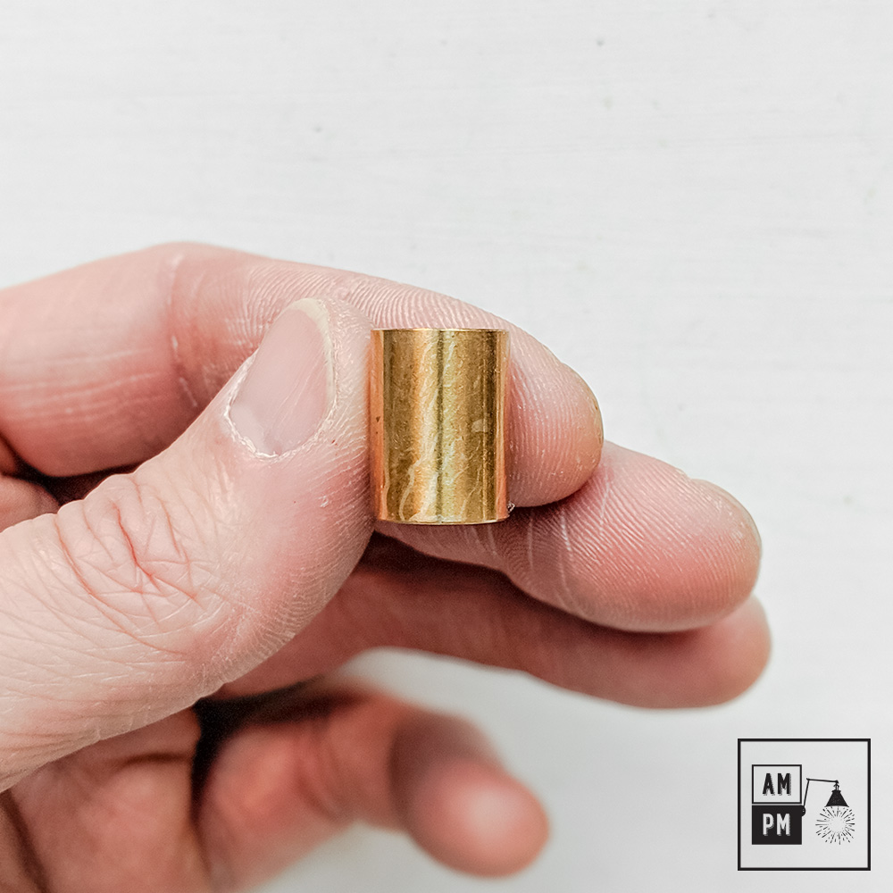 détendeur-de-tension-femelle-cylindrique-en-metal-laiton-brut-1