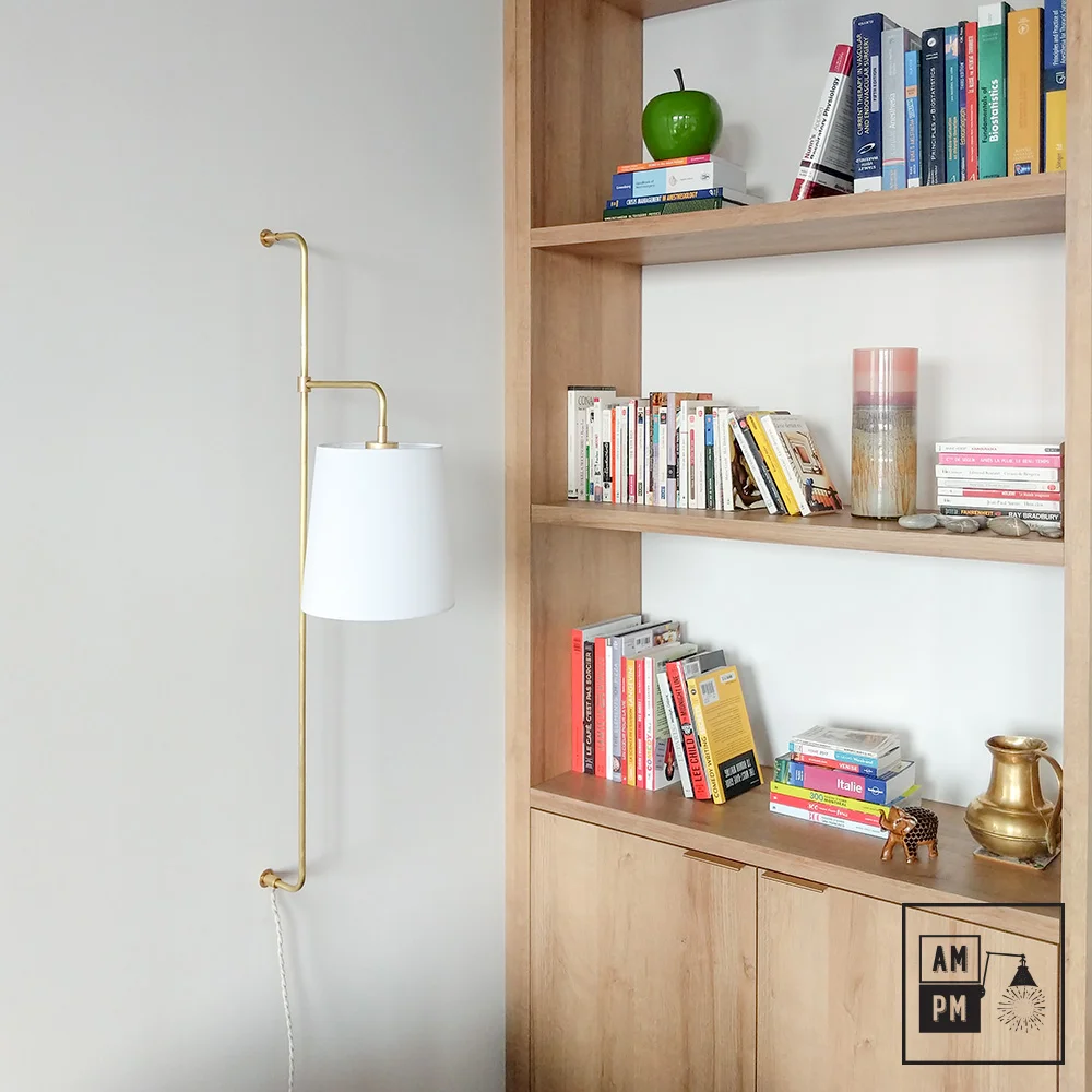 Lampe-murale-Mid-century-Cozy-A3K059-Laiton-Brossé-Blanc